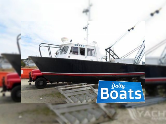 Luhrs 32 X 14 Luhrs Fiberglass Hull Aluminum Cabin Patrol Boat