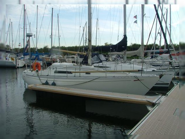 Aqua Lodge Houseboat