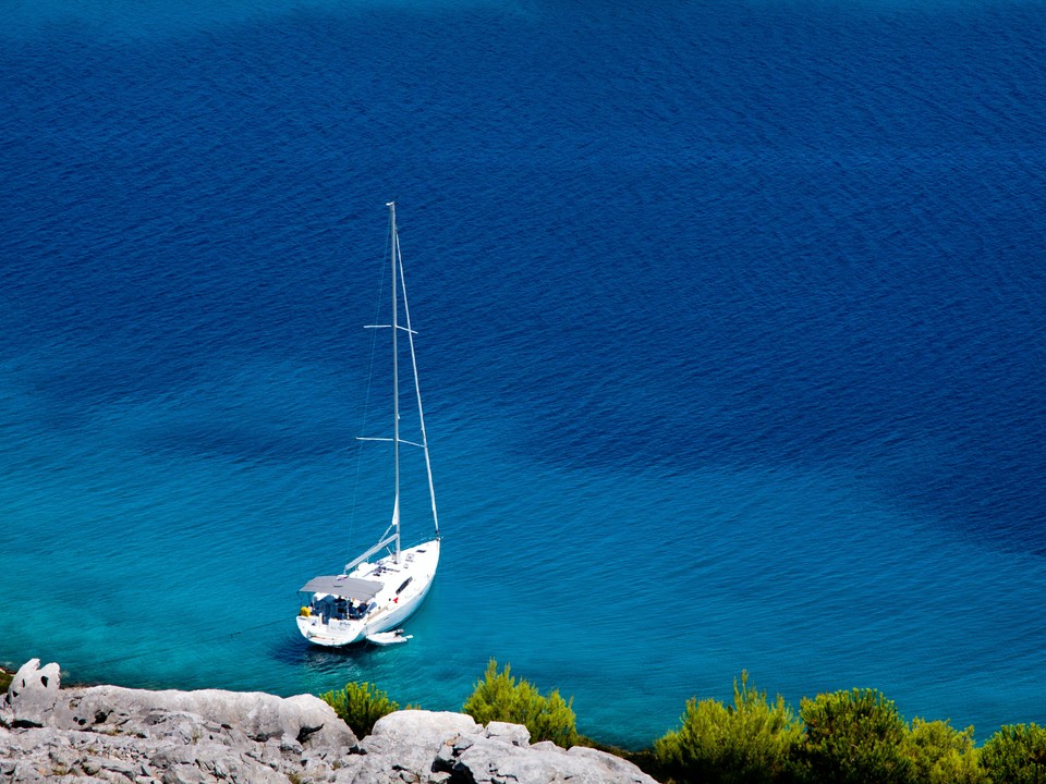 How To Find A Yacht Charter Broker Journal Daily Boats