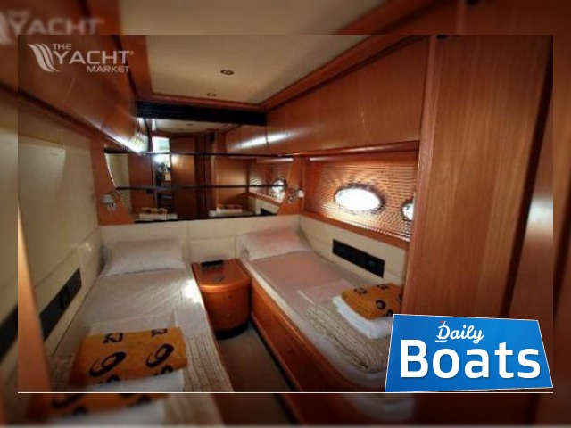 2004 Pershing 76 na prodej