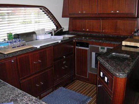 Vegyél 2008 Bertram 700