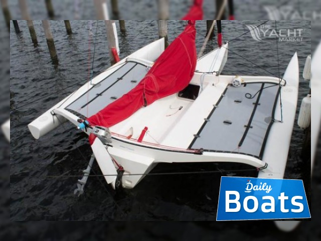 multi 23 trimaran
