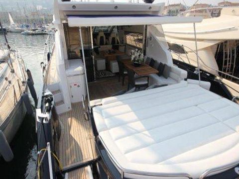 2011 Sunseeker Predator 64