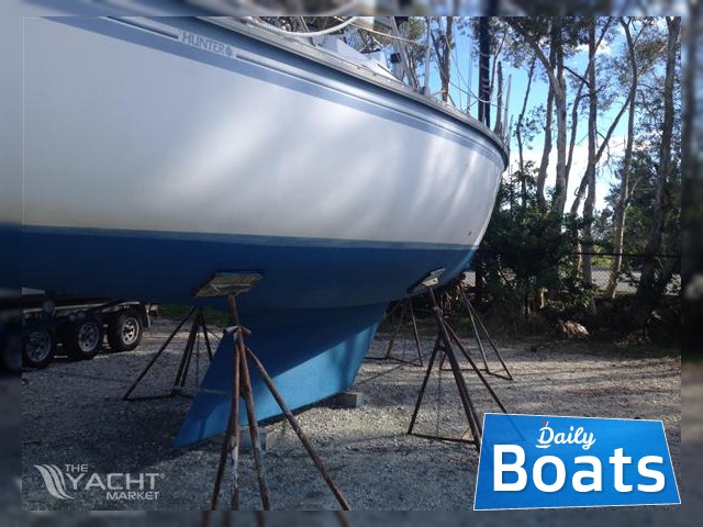 1984 Hunter Shoal Draft Sloop