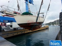 Island Packet 38