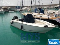 Boston Whaler Outrage 240