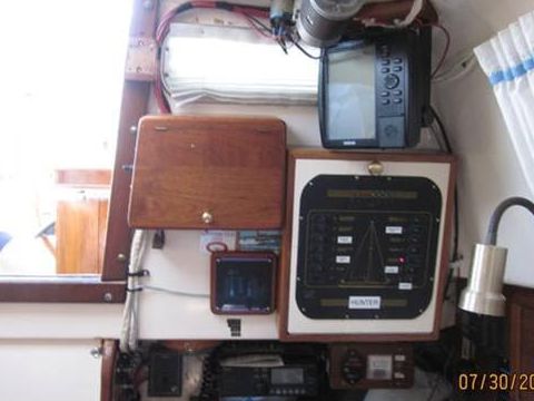 1975 Hunter 30