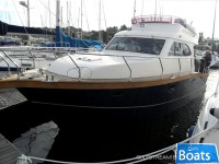 Viki 32 Flybridge Cruiser