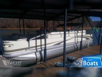 Bennington 2275 Fish Ski Pontoon