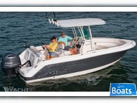 Robalo R222 Center Console