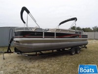 Sun Tracker Deluxe Fishing Barge