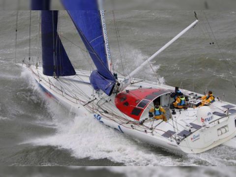 Кругосветка vendee globe конюхов. Open 60. Яхты опен 60. Парусная яхта хуго босс. Imoca 60.