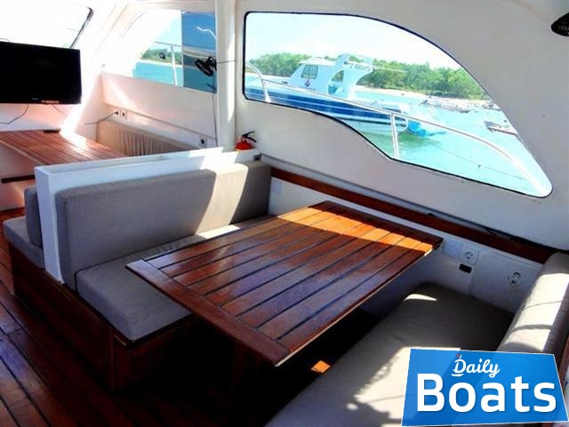 2013 Custom Flybridge Cruiser zu verkaufen