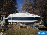 Larson 240 Cabrio Mid Cabin Cruiser