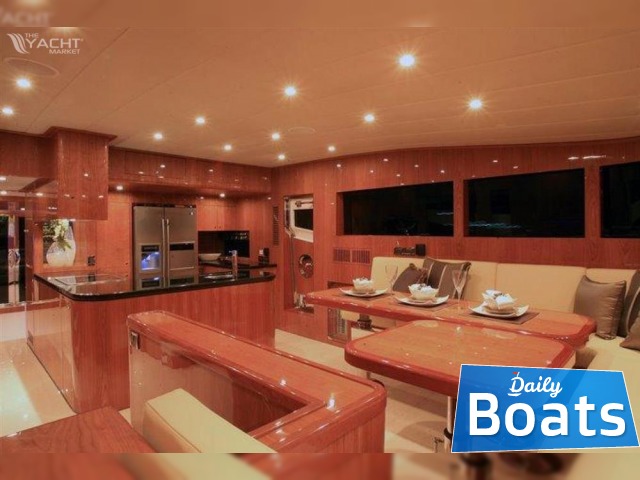 2019 Johnson 80 Flybridge