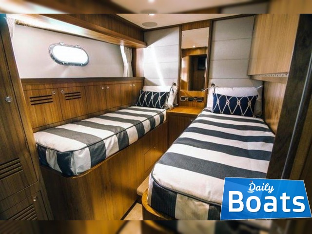 2019 Johnson 80 Flybridge