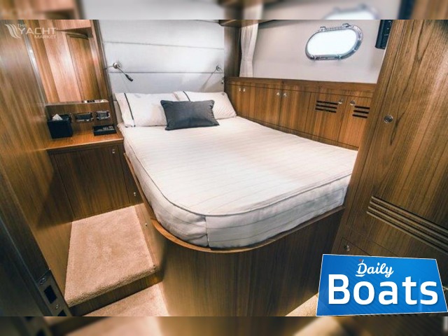 Buy 2019 Johnson 80 Flybridge