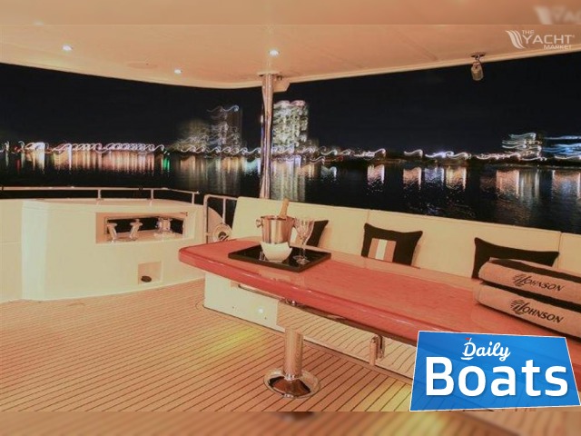 2020 Johnson 80 Flybridge