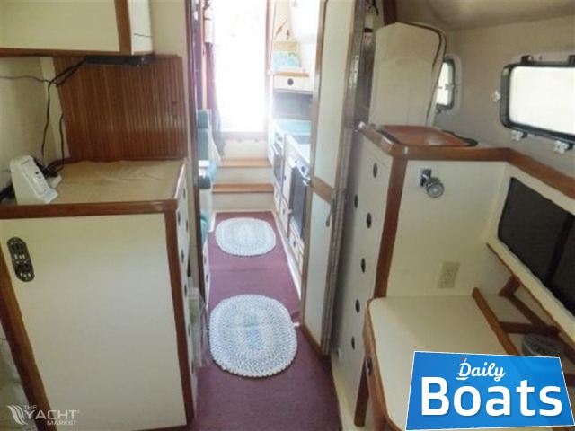 2002 Albin 32+2 Command Bridge