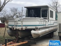 Tracker Sun Party Cruiser 32