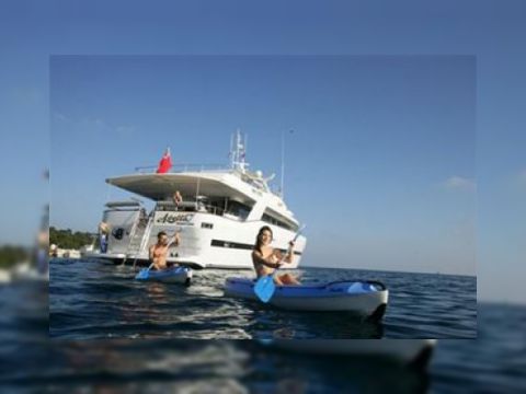 1991 Azimut 110