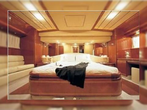 2001 Ferretti 80
