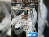 EOS Boat 800
