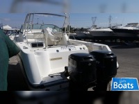 Boston Whaler Conquest 28