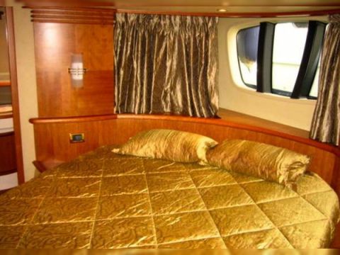 Buy Azimut 62