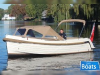 Interboat Intender 700