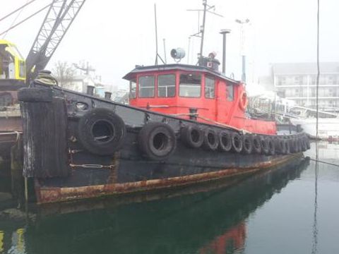  1944 66' X 18' X 8' Ex Us Navy Tugboat Model Bow Tug