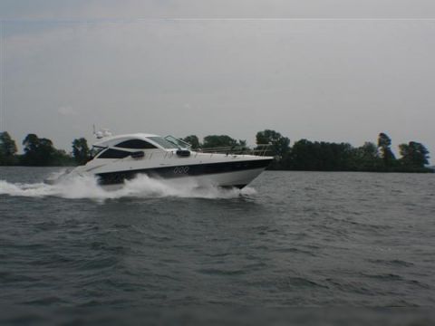 Cruisers Yachts 520 Sports Coupe
