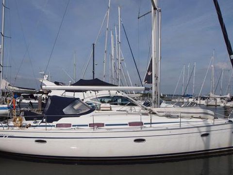 Bavaria 42.3