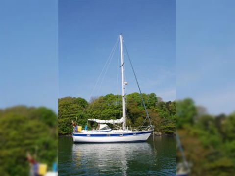 Hallberg Rassy 352