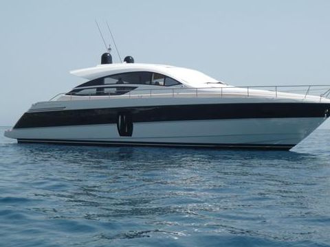 Pershing 64