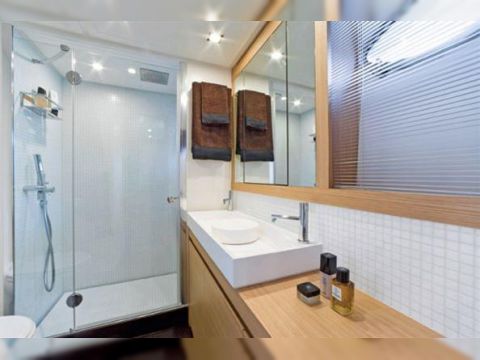 2008 Pershing 64 til salg