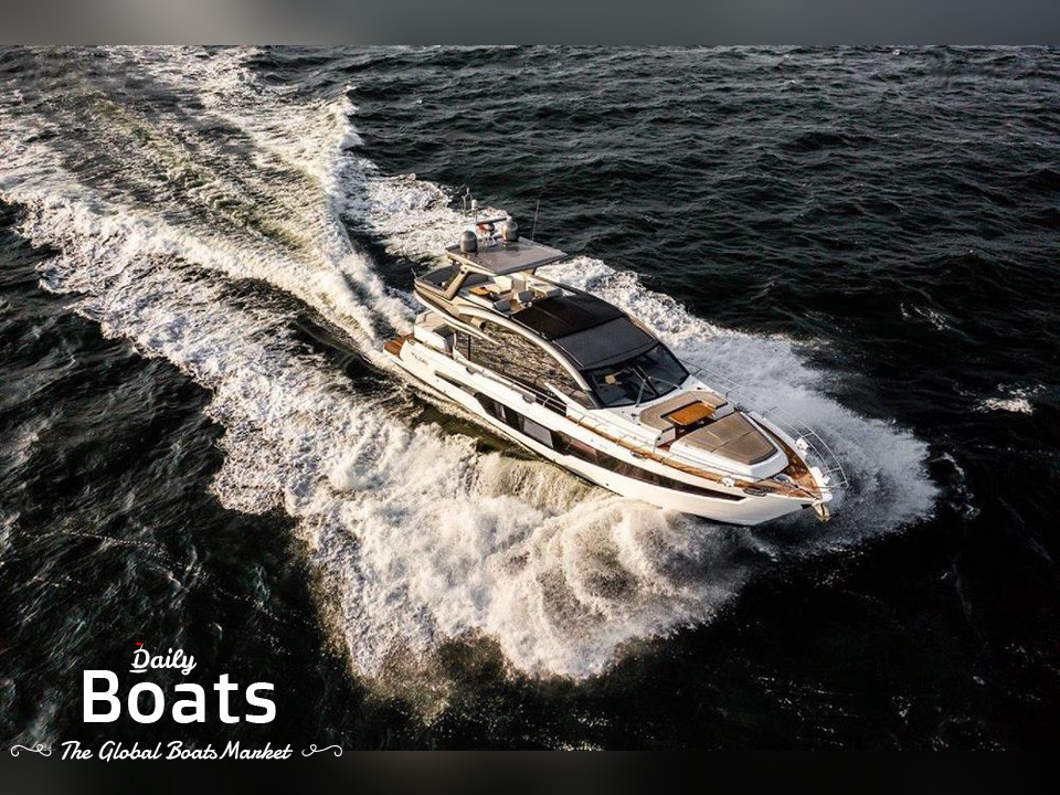Galeon 700 Skydeck
