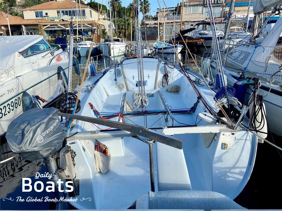 1982 Bénéteau Boats First Class 8 for sale. View price, photos and Buy