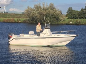 Boston Whaler Boats 18 Outrage