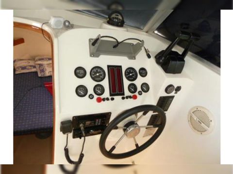 2002 Rodman 747 Plus