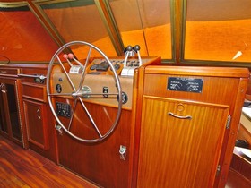 1982 Hatteras Yachts Cockpit Motoryacht