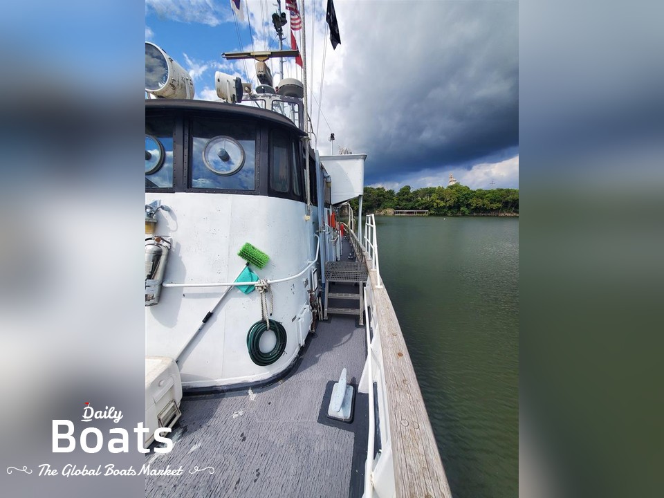 1979 Peterson Builders, Sturgeon Bay, WI Builders. Bay. Us Navy Yard