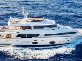 Ferretti Yachts Custom Line 33 Navetta