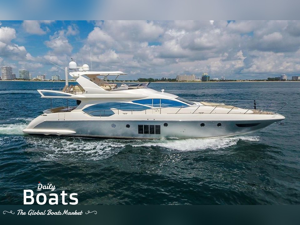 Il lusso degli yacht a motore a due ponti: Come godersi la bella vita