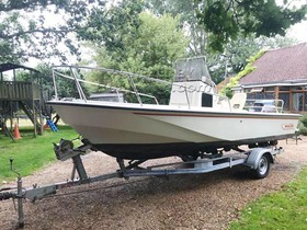 Boston Whaler Boats 19