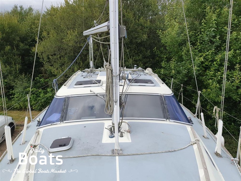 1990 Westerly Riviera 35 for sale. View price, photos and Buy 1990