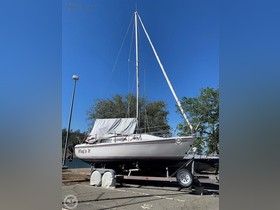 Catalina Yachts 25
