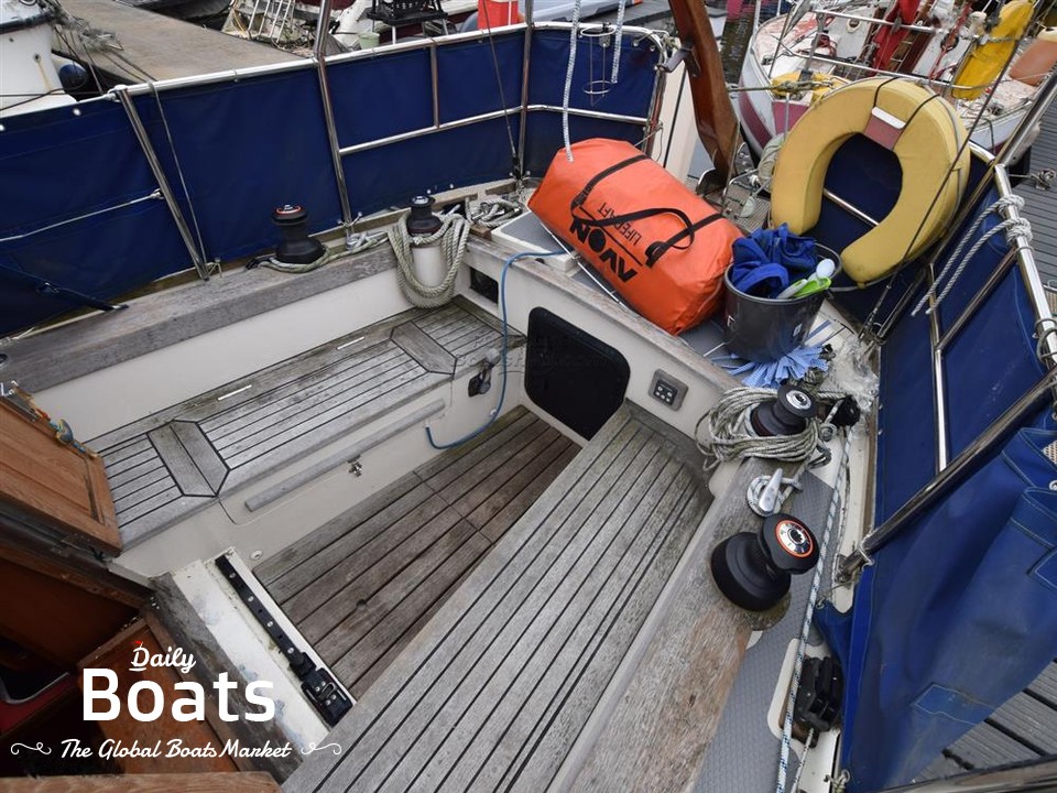 1998 Ebbtide 33 for sale. View price, photos and Buy 1998 Ebbtide 33