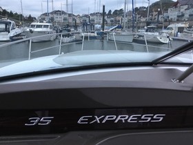 2016 Cruisers Yachts 35 Express