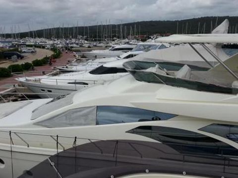 Kupić 2005 Azimut 75